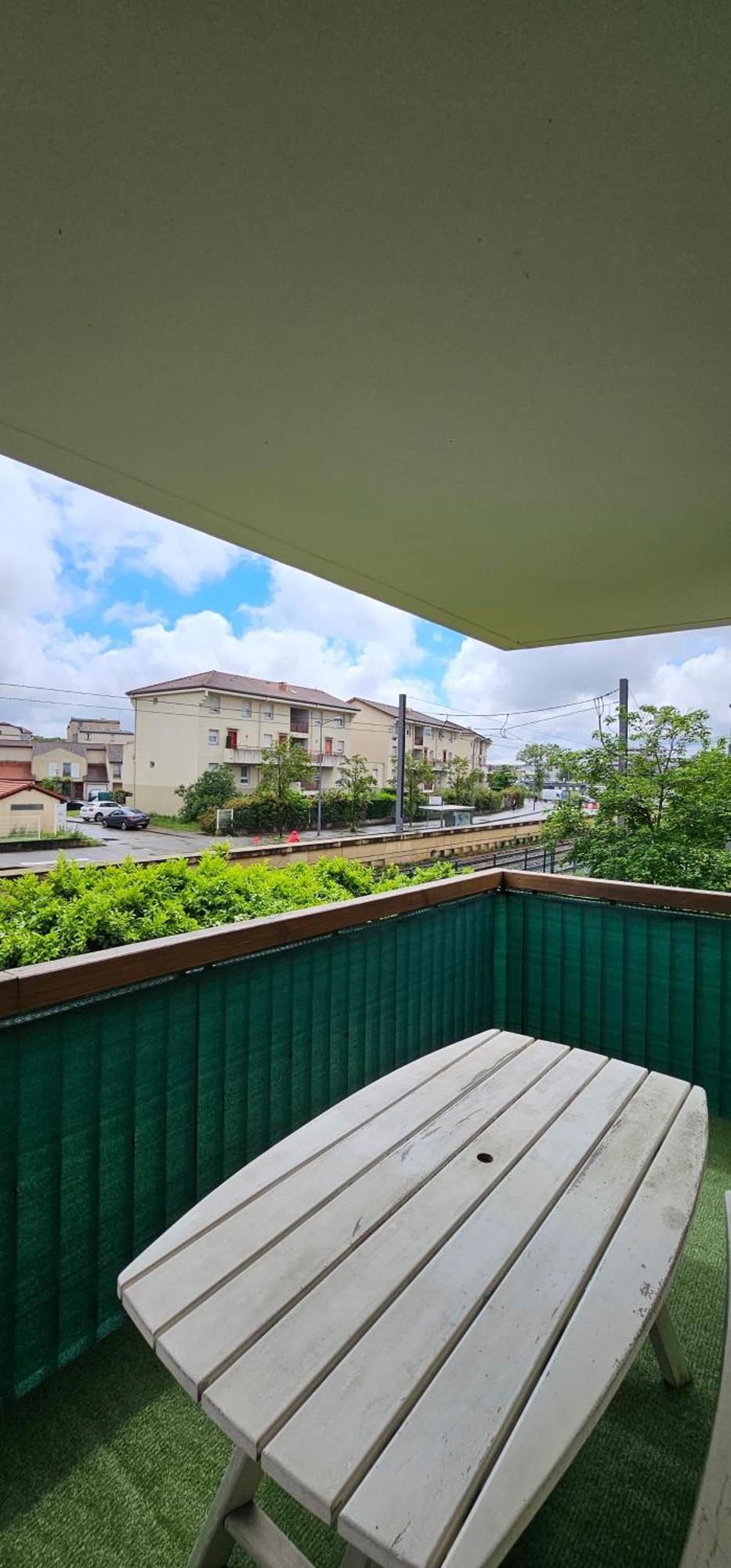 Le Cocon De Soie Superbe T3 A Vaulx En Velin Apartment Luaran gambar